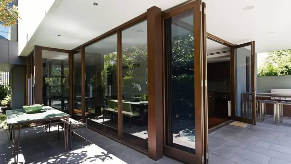6 Local Experts for Glass Windows Repair in Northern Territory 3 glass windows repair in northern territory, total glass solutions nt – full-service glazing + emergency response