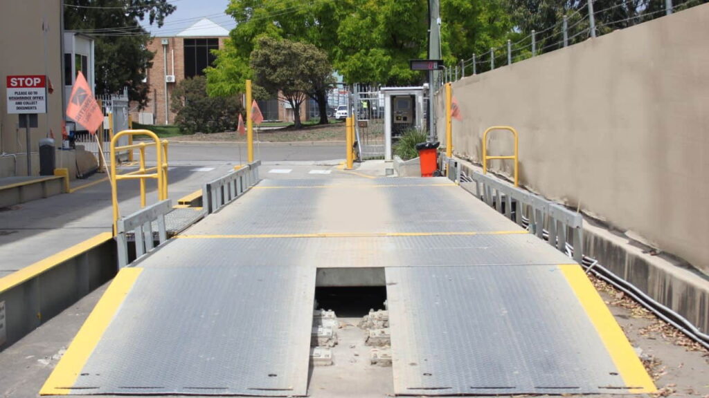 rockbank bp service station western freeway handy weigh